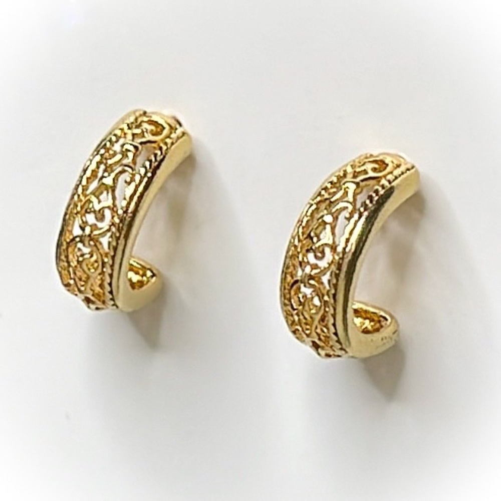 💕Beautiful Vintage Golden Half Hoop Filigree Earrings💕